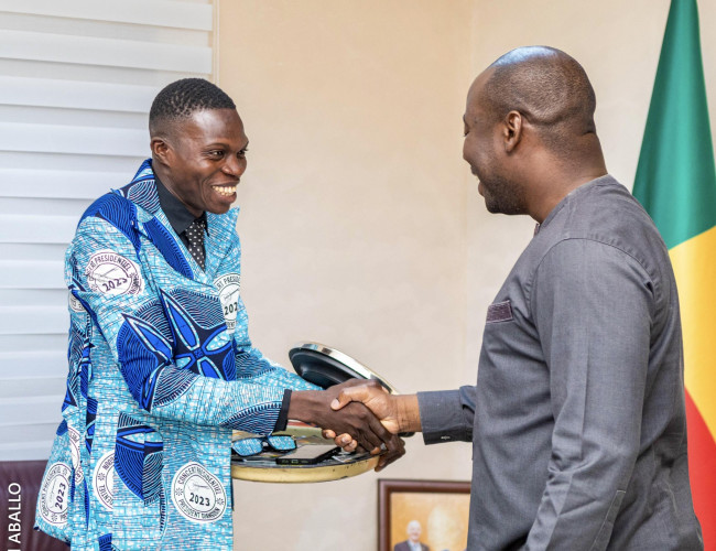 L'ascension fulgurante d'un artiste polyvalent : zoom sur l'homme qui redéfinit la culture à Parakou et dans tout le Bénin